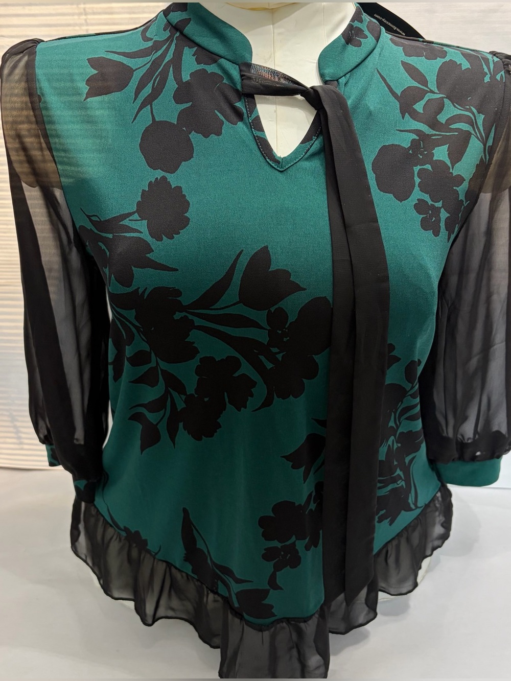 Liz McCoy NWT Emerald Green Sheer Sleeve Tie Neck Blouse Size L